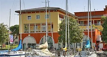 Vela D'oro Dependence فندق باردولينو